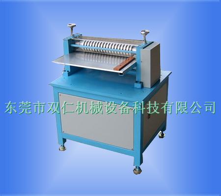 電池(chi)極片分(fèn)條機